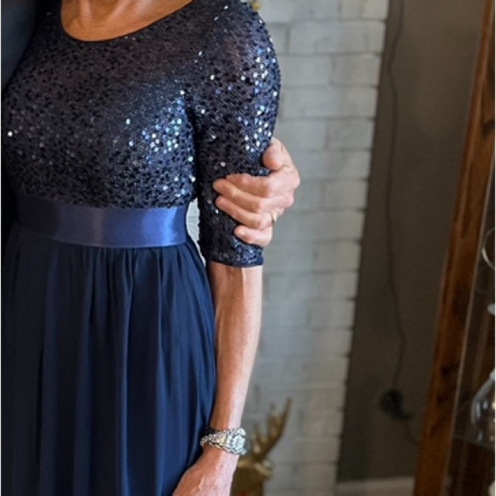 Evening gown, Excellent Condition, Color:  Navy
